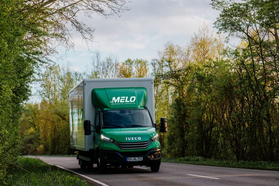 MeLo LKW auf einer Strasse